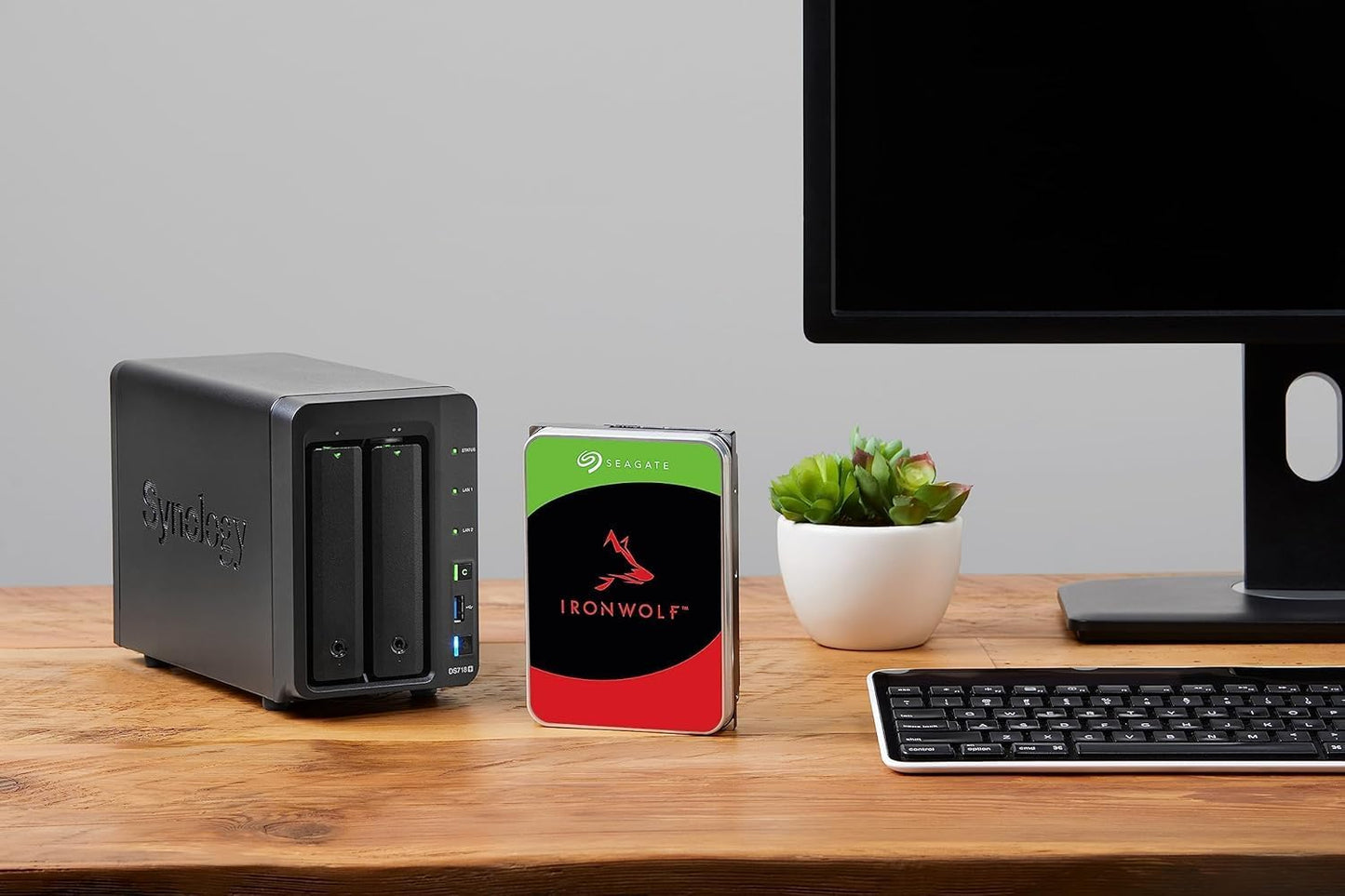 Seagate IronWolf 4TB NAS Internal Hard Drive CMR 3.5 Inch SATA 6Gb/s 5400 RPM 64MB Cache for RAID Network Attached Storage Rescue Services (ST4000VNZ06/006)