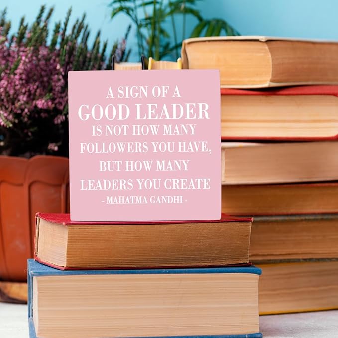 Inspirational A Sign of A Good Leader Desk Decor Wooden Box Sign Office Decor Rustic Pink Wood Block Plaque Box Sign for Leader Boss Mentor Home Office Desk Shelf Table Decoration Leadership Gift
