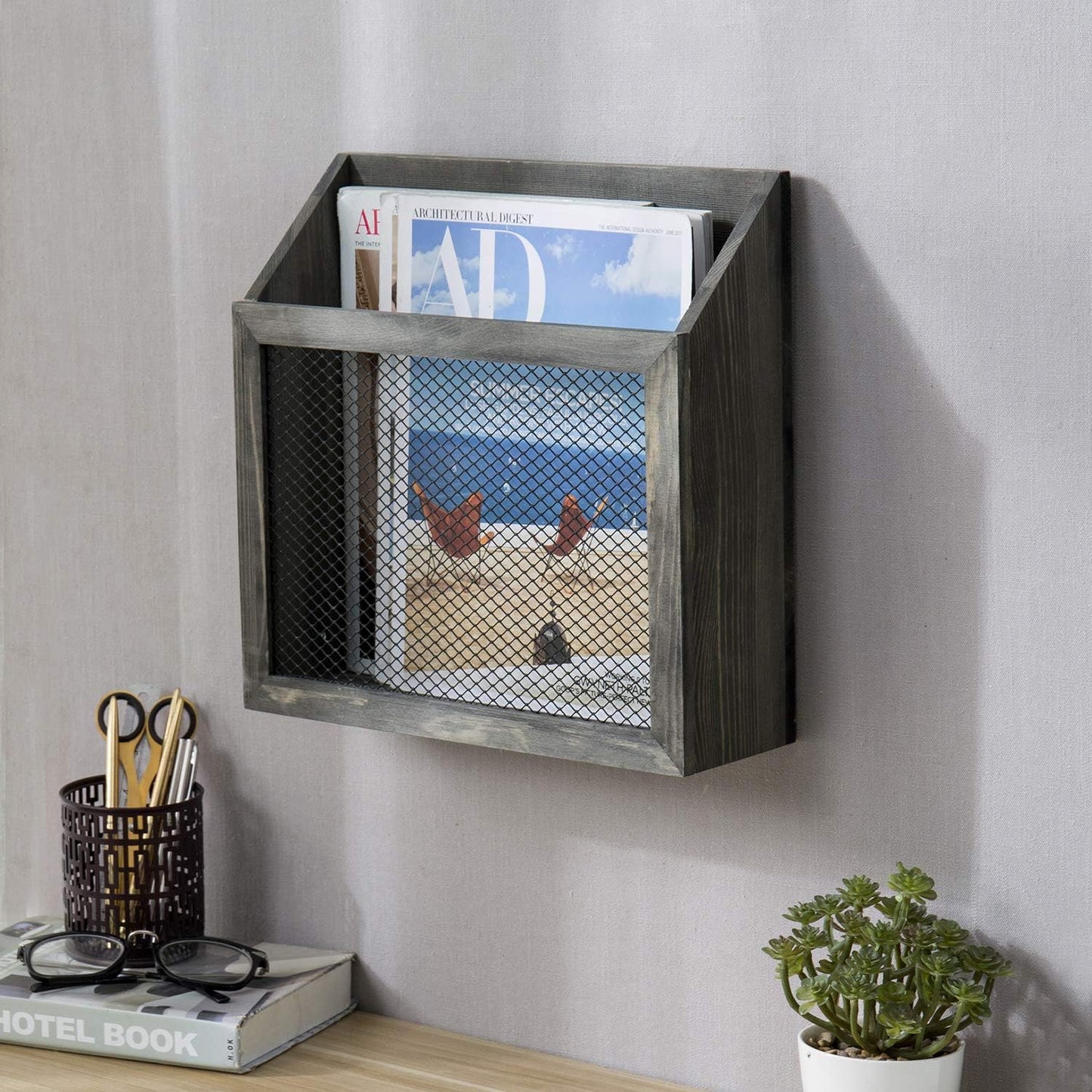 MyGift Rustic Magazine Holder Vintage Gray Wood and Chicken Wire Design Wall Mounted/Tabletop Mail Sorter, Farmhouse Home, Bathroom, Office Magazine Rack
