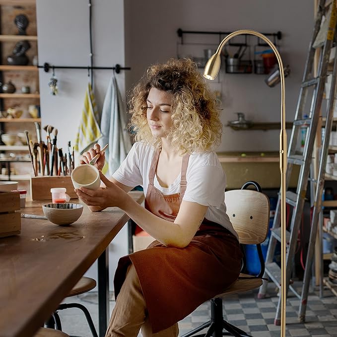 O’Bright Ray – Adjustable LED Beam Floor Lamp, Dimmable and Zoomable Spotlight, Flexible Gooseneck, Reading/Crafting Standing Lamp, Work Table Light, Antique Brass